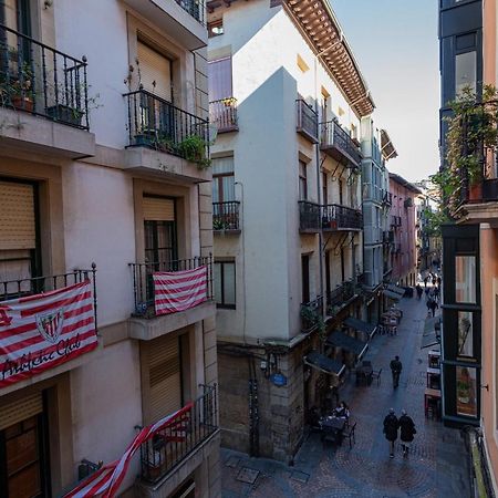 Casual Mardones Hotel Bilbao Exterior foto A street in the old town
