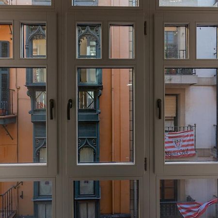 Casual Mardones Hotel Bilbao Exterior foto A window in Berlin