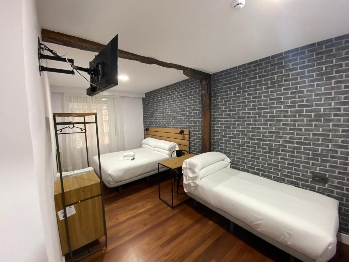 Casual Mardones Hotel Bilbao Exterior foto A room at the hotel