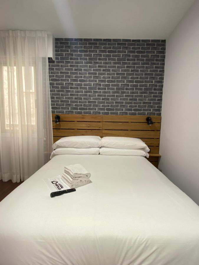 Casual Mardones Hotel Bilbao Exterior foto A room at the hotel