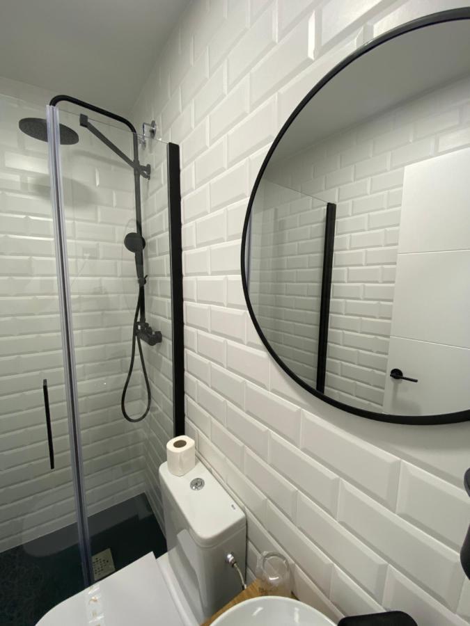 Casual Mardones Hotel Bilbao Exterior foto Bathroom tiles