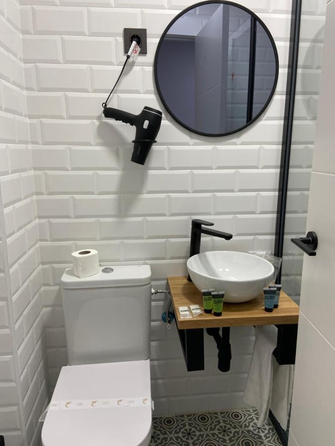 Casual Mardones Hotel Bilbao Exterior foto Bathroom in a hotel