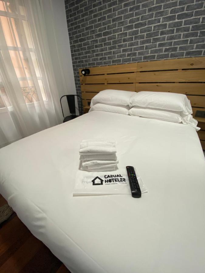 Casual Mardones Hotel Bilbao Exterior foto A room at Casual Hotel 22