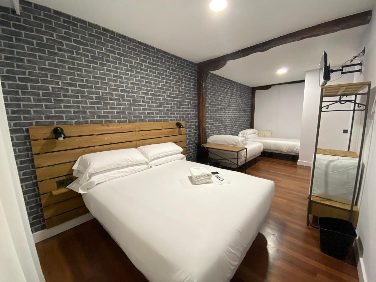 Casual Mardones Hotel Bilbao Exterior foto A room at the hotel