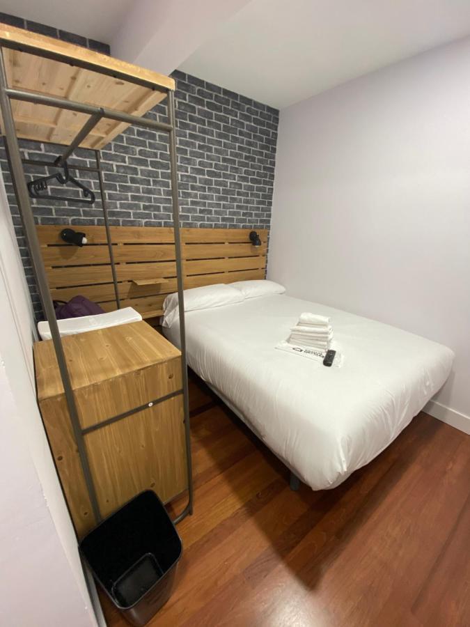 Casual Mardones Hotel Bilbao Exterior foto A room at the hotel