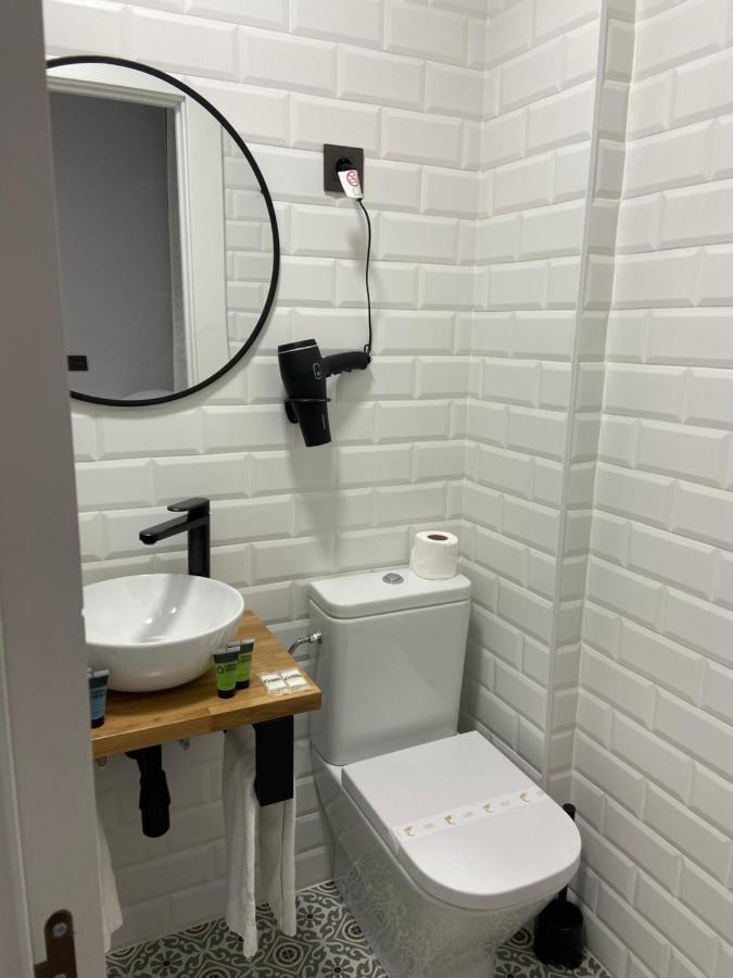 Casual Mardones Hotel Bilbao Exterior foto Bathroom in a hotel