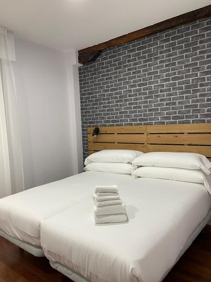 Casual Mardones Hotel Bilbao Exterior foto A bedroom at the hotel