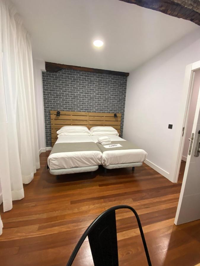 Casual Mardones Hotel Bilbao Exterior foto A room at the hotel