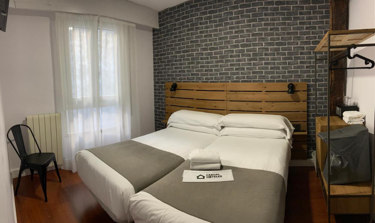 Casual Mardones Hotel Bilbao Exterior foto A room at the hotel