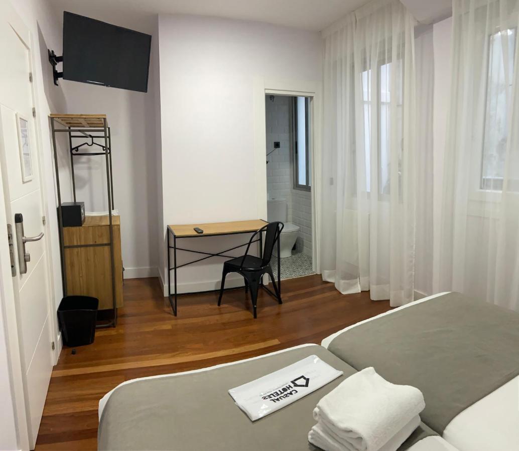 Casual Mardones Hotel Bilbao Exterior foto A room at the hotel