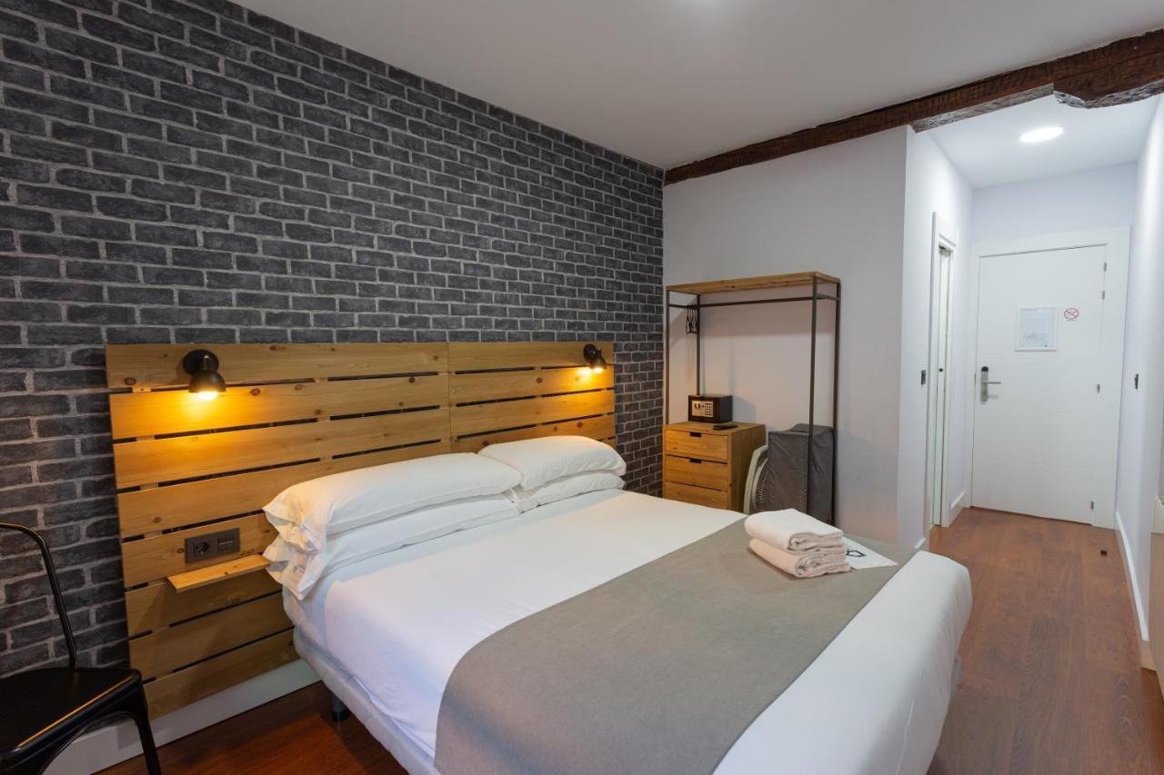 Casual Mardones Hotel Bilbao Exterior foto A room at the hotel