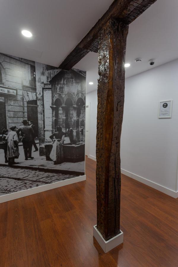 Casual Mardones Hotel Bilbao Exterior foto The original pole at the entrance of the museum