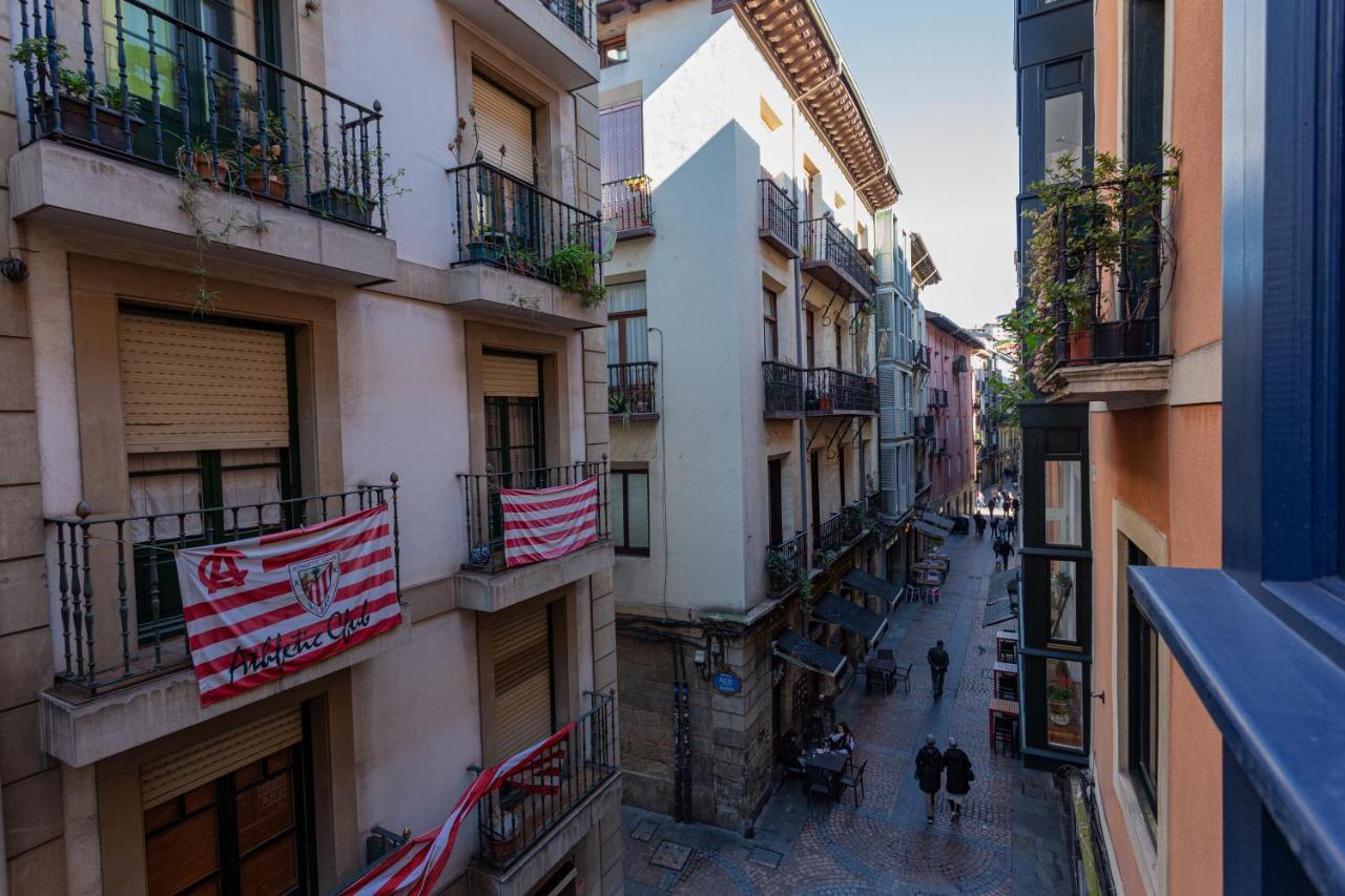 Casual Mardones Hotel Bilbao Exterior foto A street in the old town