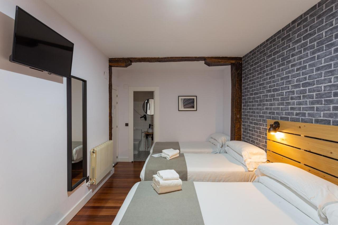 Casual Mardones Hotel Bilbao Exterior foto A room at the hotel