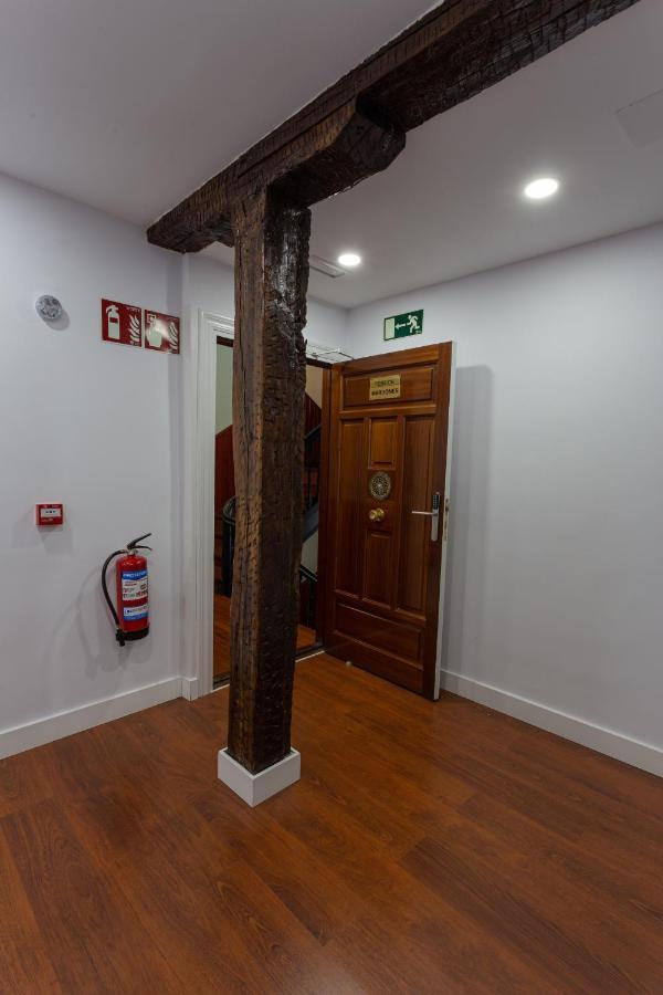 Casual Mardones Hotel Bilbao Exterior foto The tree in the entrance of the school