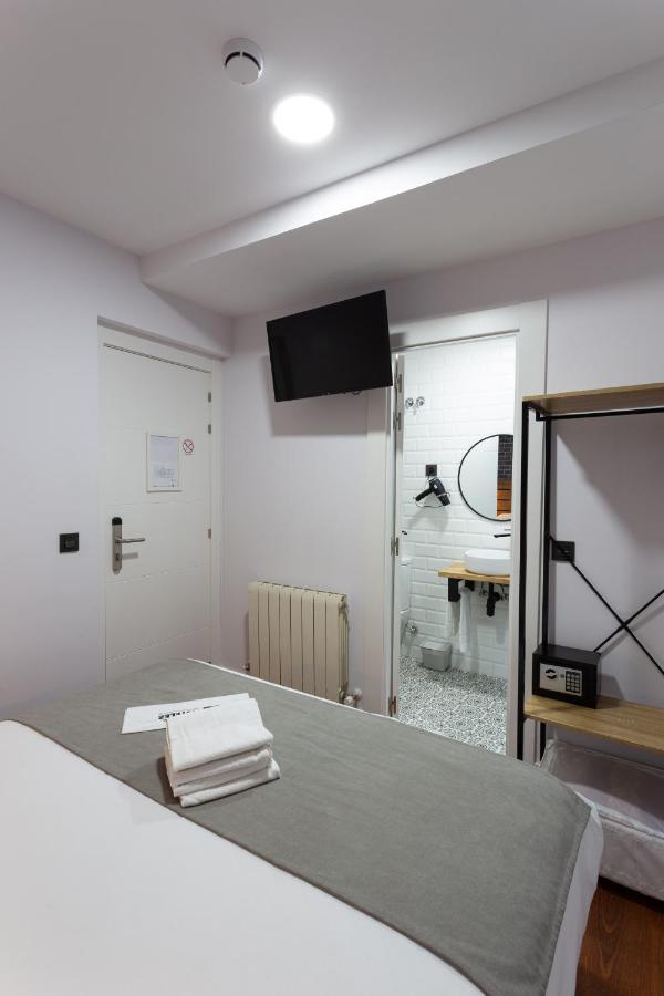 Casual Mardones Hotel Bilbao Exterior foto A room at the hotel