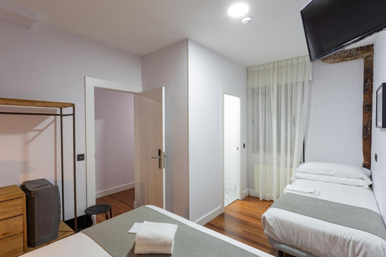 Casual Mardones Hotel Bilbao Exterior foto A room at the hotel